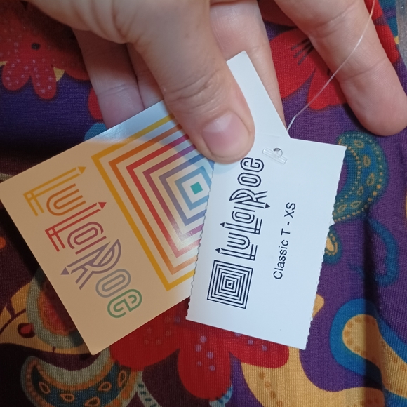 Lularoe Classic T, size XS - Picture 2 of 4